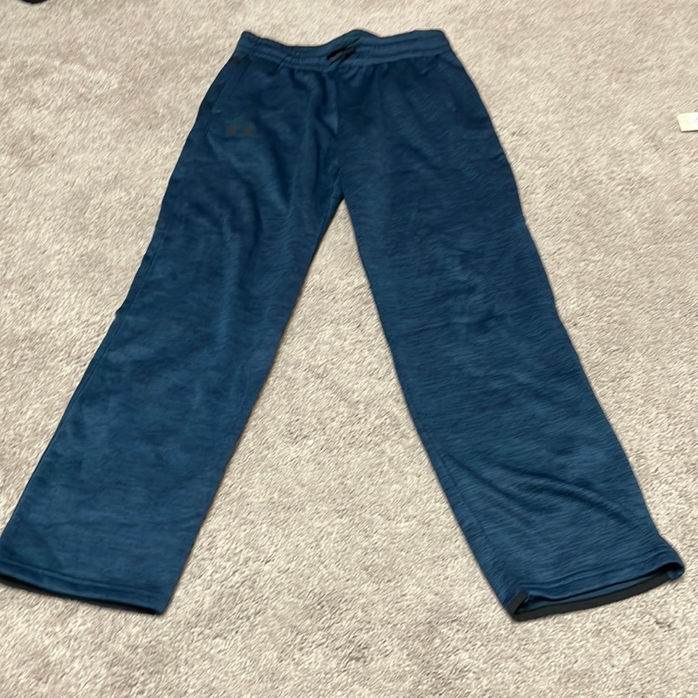 Under Armour Youth large navy sweat pants/joggers- two pockets and drawstring